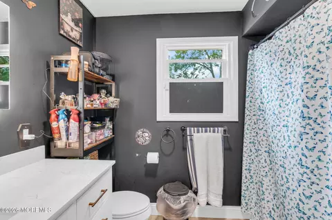 Bath - 1744 Whitcomb Rd, Forked River, NJ 08731 photo 2 of 4