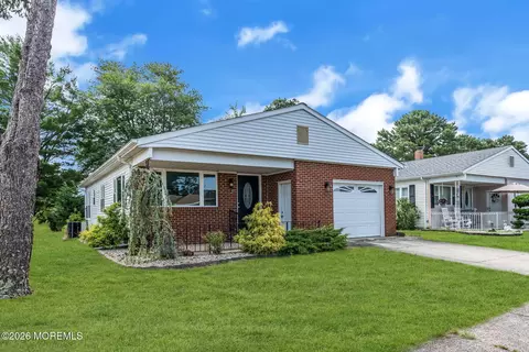 2 Ashcroft Ln, Toms River, NJ 08757