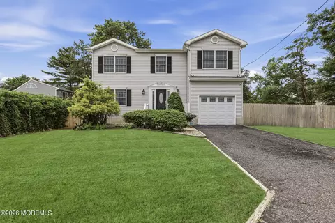 1032 Birmingham Ave, Toms River, NJ 08757