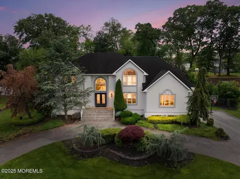 11 Hemingway Ct, Morganville, NJ 07751