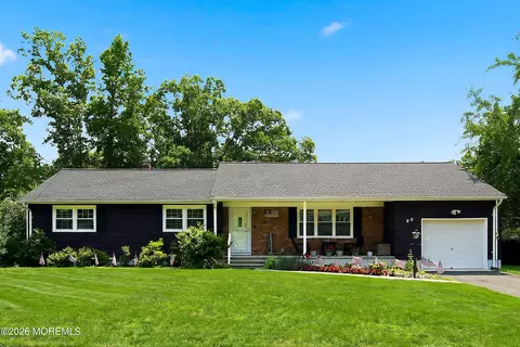 98 Woodridge Ave, Toms River, NJ 08755
