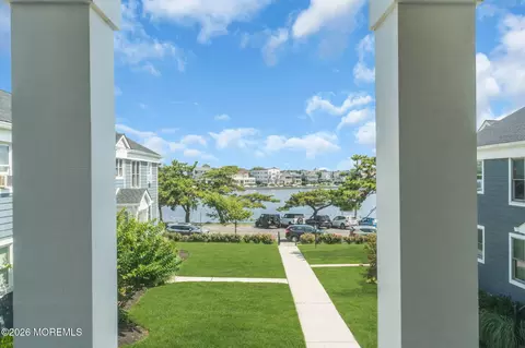 302 Deal Lake Dr #19, Asbury Park, NJ 07712