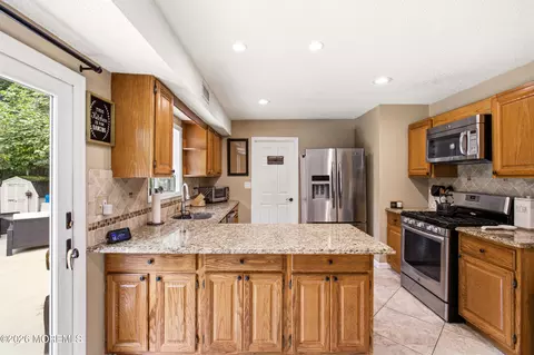 Kitchen - 39 Cambridge Dr, Jackson, NJ 08527 photo 2 of 6