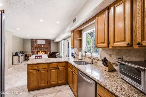 Kitchen - 39 Cambridge Dr, Jackson, NJ 08527 photo 5 of 6