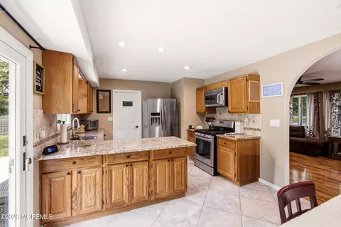 Kitchen - 39 Cambridge Dr, Jackson, NJ 08527 photo 3 of 6