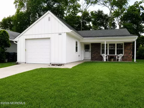 220 Lexington Dr, Little Egg Harbor, NJ 08087