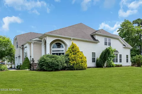 11 Mulberry Dr, Manahawkin, NJ 08050