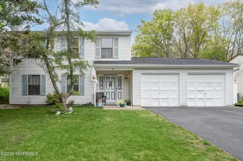20 Snowdrift Ln, Howell, NJ 07731