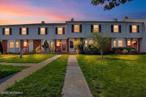 10 Begonia Ct, Sayreville, NJ 08872