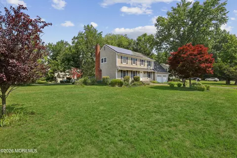 4 Oakwood Ln, Little Silver, NJ 07739