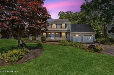 4 Oakwood Ln, Little Silver, NJ 07739