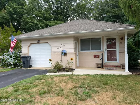28 Mount Rainier Dr, Toms River, NJ 08753