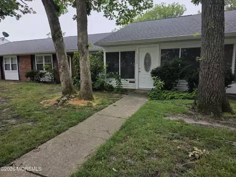 437 Portsmouth Dr # C, Lakewood, NJ 08701