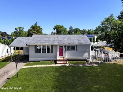 7 Parkview Dr, Hazlet, NJ 07730