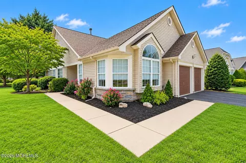 2670 Meadow Lake Dr, Toms River, NJ 08755