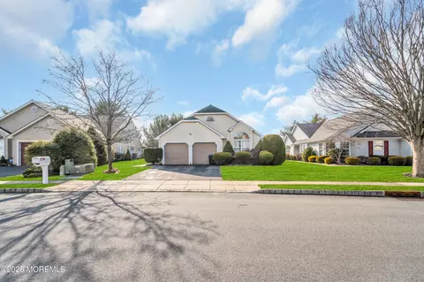 2674 Meadow Lake Dr, Toms River, NJ 08755