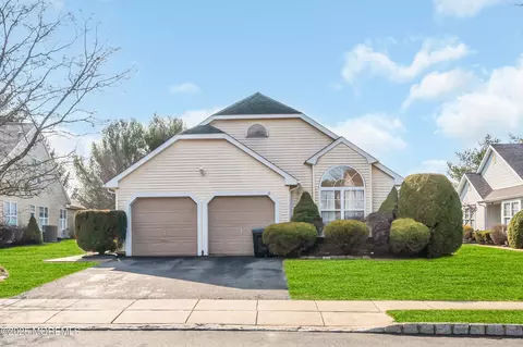2674 Meadow Lake Dr, Toms River, NJ 08755