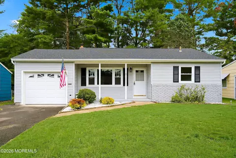 9 Hamilton Ct, Toms River, NJ 08757