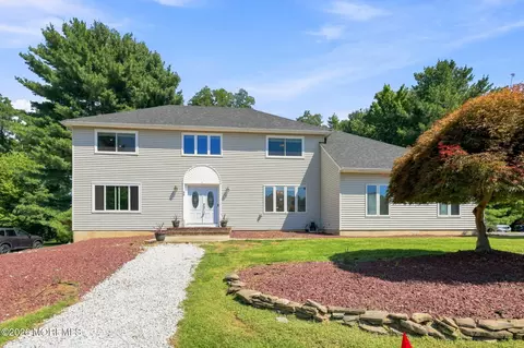 38 Knob Hill Rd, Morganville, NJ 07751