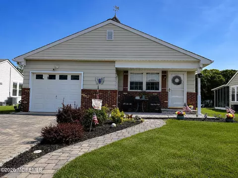26 La Terraza Dr, Toms River, NJ 08757