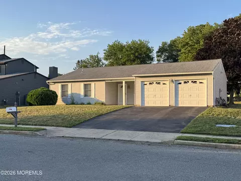 48 Starlight Rd, Howell, NJ 07731