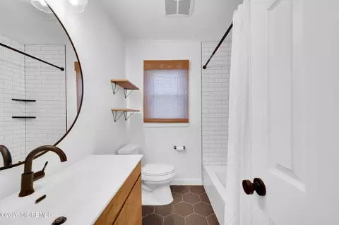 Bath - 406 Midstreams Rd, Brick, NJ 08724 photo 1 of 2