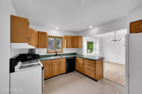 Kitchen - 406 Midstreams Rd, Brick, NJ 08724 photo 3 of 5
