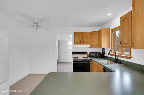 Kitchen - 406 Midstreams Rd, Brick, NJ 08724 photo 4 of 5
