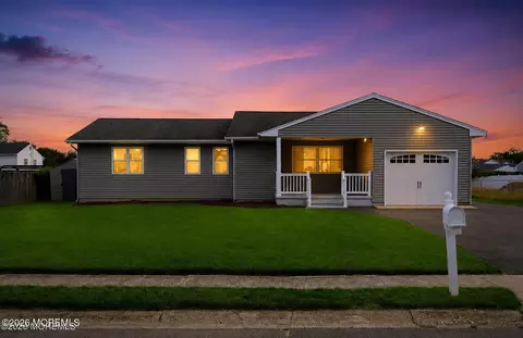 32 Edison St, Bayville, NJ 08721