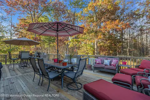 Exterior - 16 Lakeside Dr, Jackson, NJ 08527 photo 6 of 13