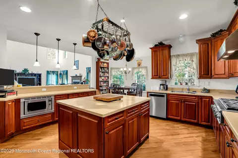 Kitchen - 16 Lakeside Dr, Jackson, NJ 08527 photo 4 of 6