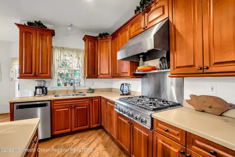 Kitchen - 16 Lakeside Dr, Jackson, NJ 08527 photo 3 of 6