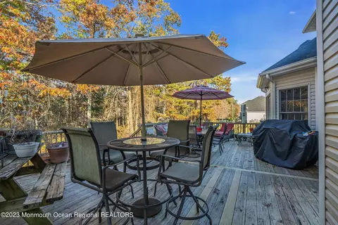 Exterior - 16 Lakeside Dr, Jackson, NJ 08527 photo 5 of 13
