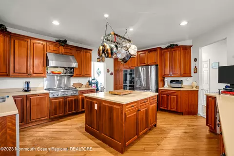 Kitchen - 16 Lakeside Dr, Jackson, NJ 08527 photo 1 of 6