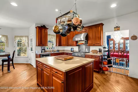 Kitchen - 16 Lakeside Dr, Jackson, NJ 08527 photo 2 of 6