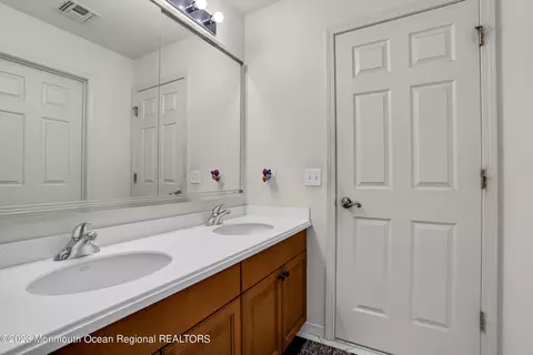 Bath - 16 Lakeside Dr, Jackson, NJ 08527 photo 5 of 6