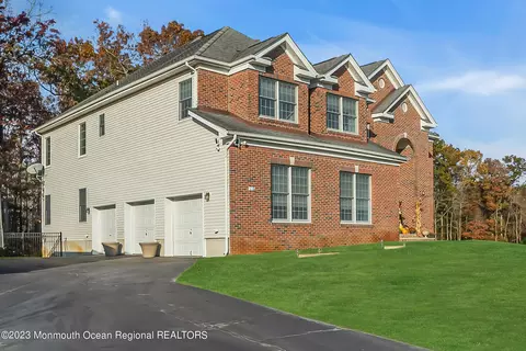 Exterior - 16 Lakeside Dr, Jackson, NJ 08527 photo 2 of 13