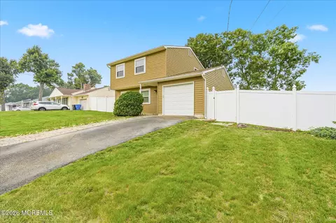 1948 Teakwood Rd, Toms River, NJ 08753