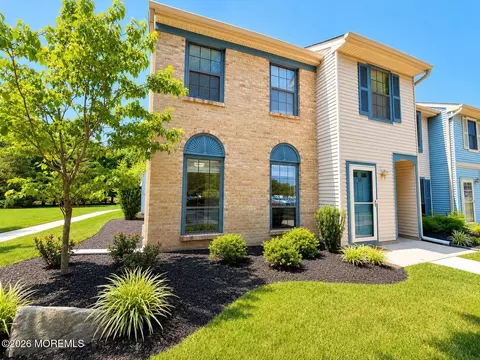 33 Wyndham Pl #33, Robbinsville, NJ 08691