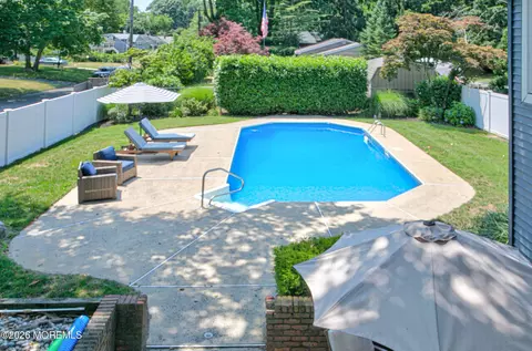 15 Mohawk Ave, Red Bank, NJ 07701