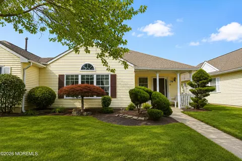 176 Goldfinch Dr, Monroe, NJ 08831