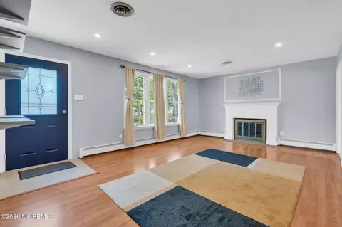 Living - 323 Shepard Ave, Forked River, NJ 08731 photo 5 of 7