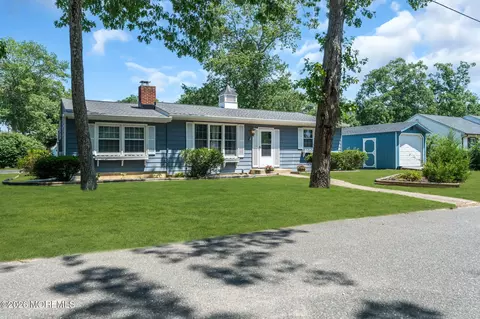 Exterior - 323 Shepard Ave, Forked River, NJ 08731 photo 5 of 15