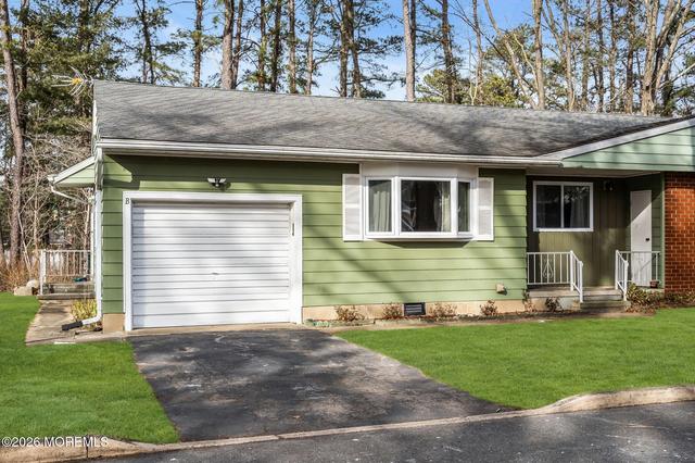 3 New Hampshire Ln #B, Manchester, NJ 08759