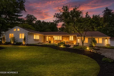 14 Copperfield Ct, Eatontown, NJ 07724