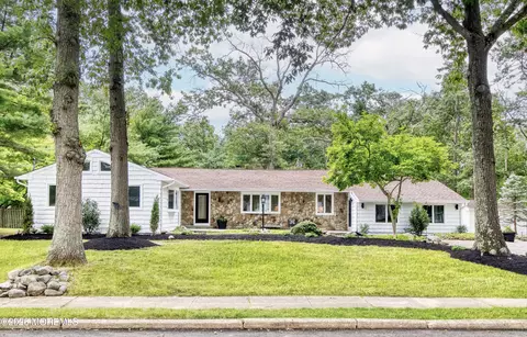 14 Copperfield Ct, Eatontown, NJ 07724
