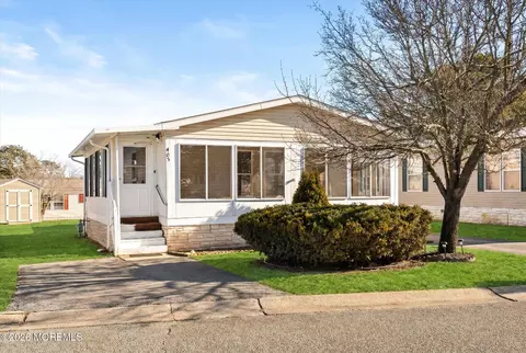 405 Maplehurst Ct, Manchester, NJ 08759