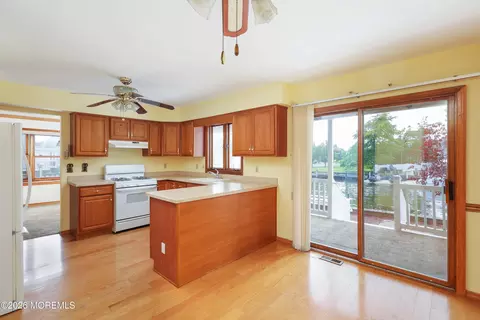 Kitchen - 91 E Granada Dr, Brick, NJ 08723 photo 4 of 4