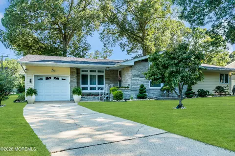 322 Riverside Dr, Berkeley, NJ 08721
