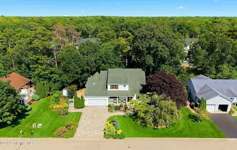 13 Shoveler Ln, Manahawkin, NJ 08050